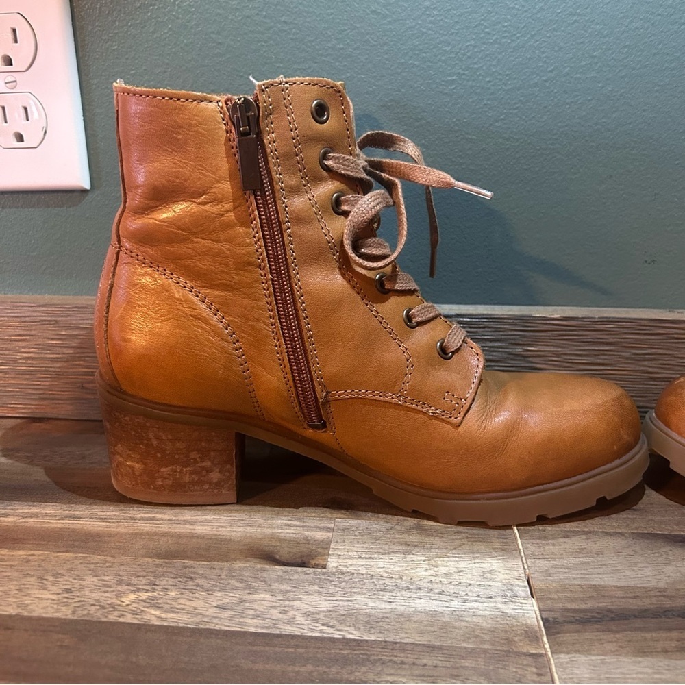 OTBT Cognac Leather Lace Up Combat Boots Side Zip Lug Sole Women’s Size 7 - Picture 6 of 12